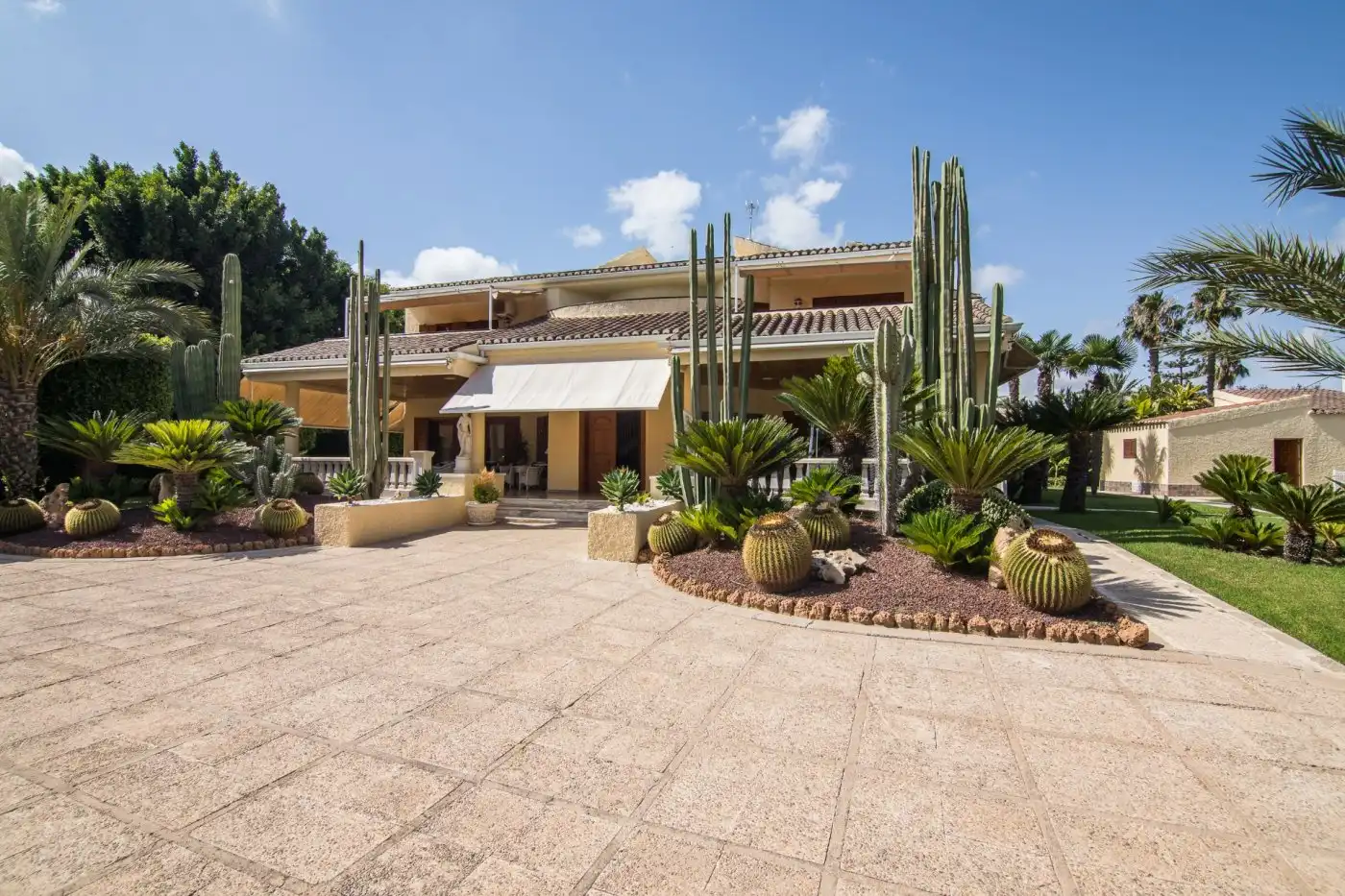Villa con balcone in vendita a Alzabares