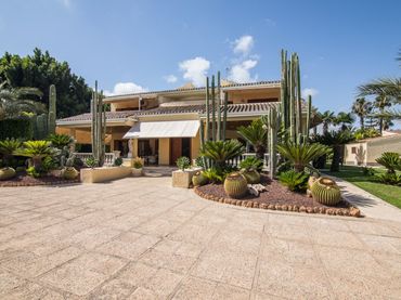 Xalet amb balcó en venda a Alzabares