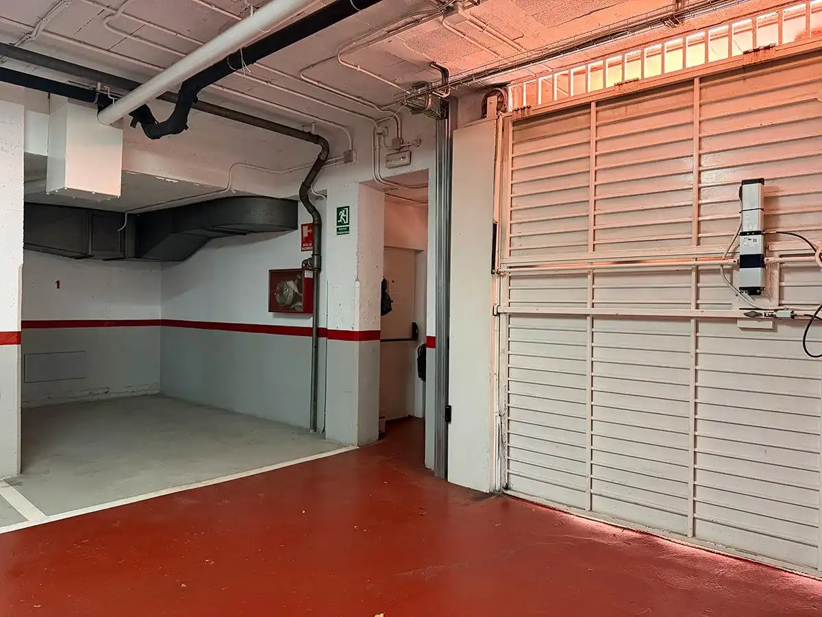 Parking de Piso en venta en Barcelona con Aire acondicionado, Calefacción y Parquet