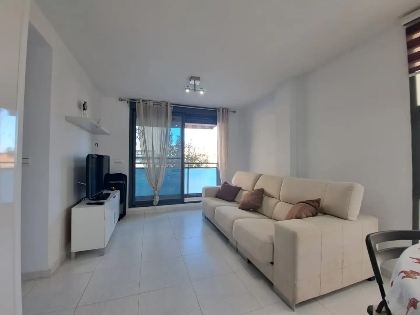 Sala d'estar de Apartament en venda en Moncofa amb Aire condicionat, Terrassa i Moblat