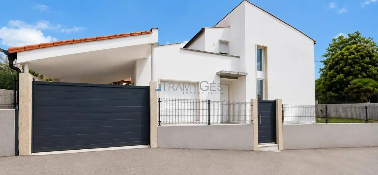 Vista exterior de Casa o chalet en venta en A Guarda   con Calefacción, Jardín privado y Terraza