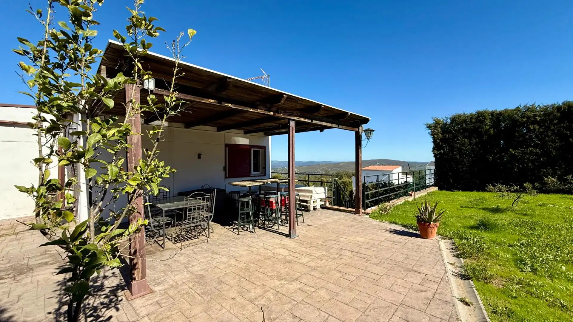 Detached house with pool for sale in El Castillo de las Guardas, imagen 2