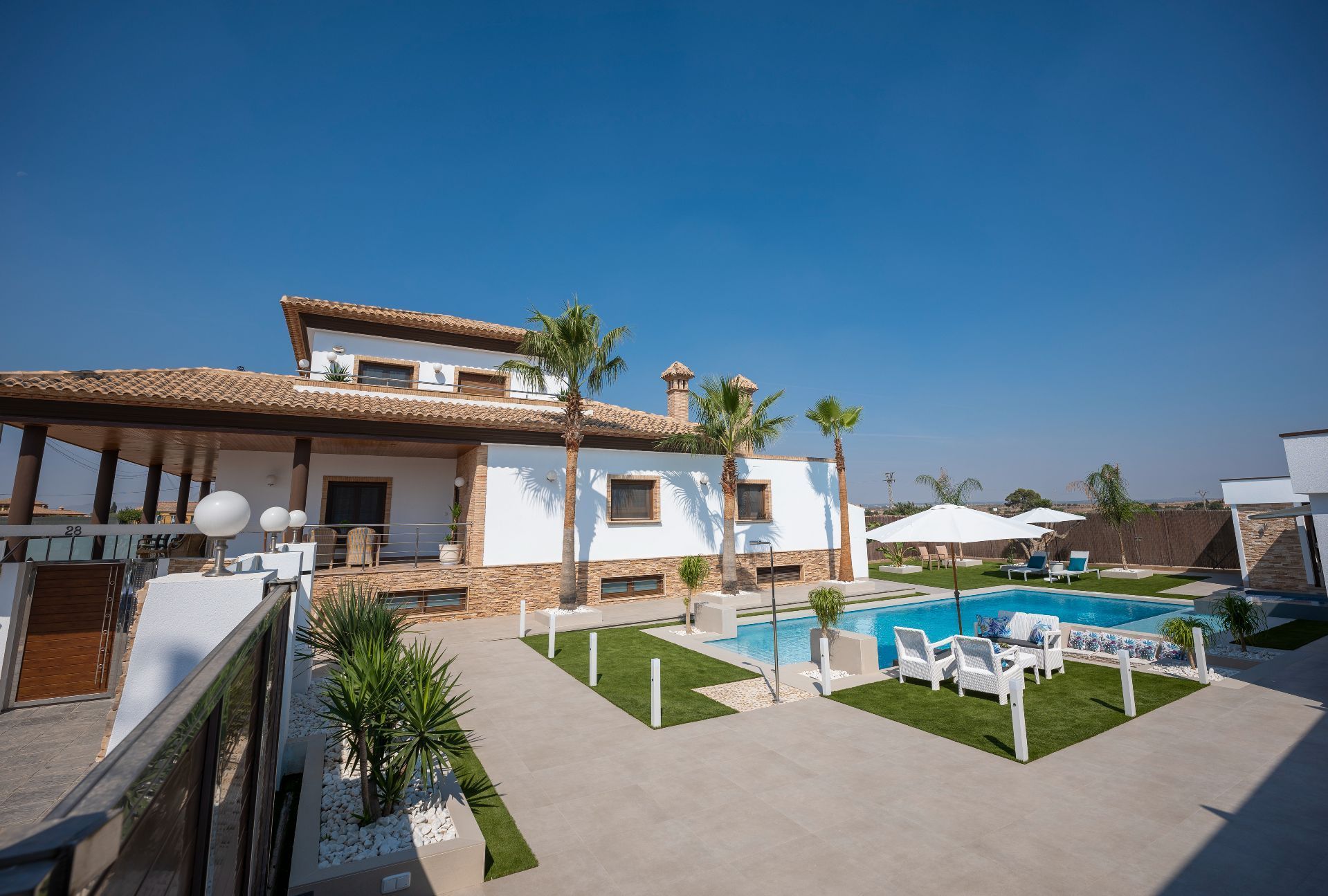 Vista exterior de Casa o chalet en venta en  Murcia Capital con Jardín privado, Piscina y Amueblado