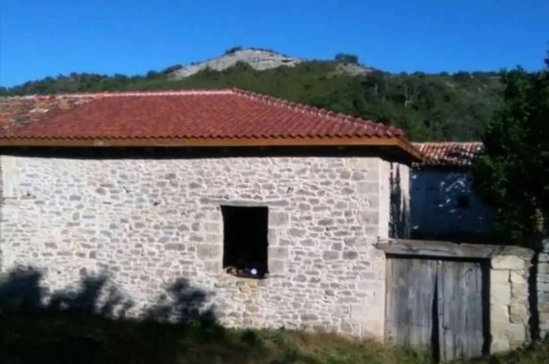 Exterior view of Houses for sale in Merindad de Sotoscueva  with Private garden and Storage room