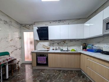 Pis amb balcó en venda a Calle Zambrana 44
