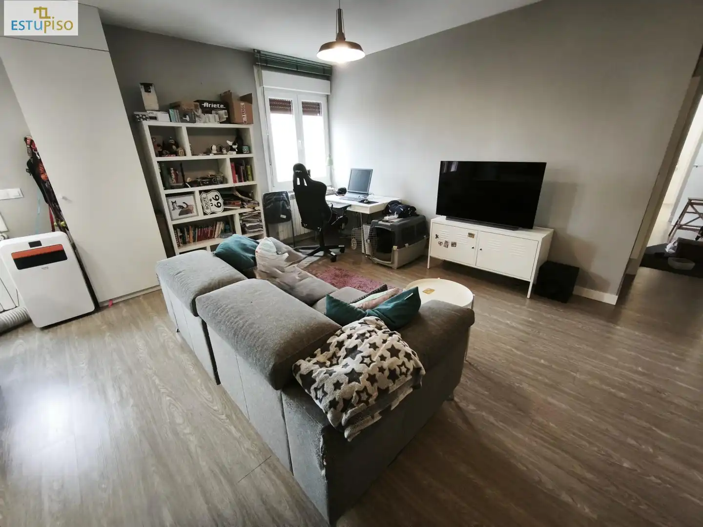 Sala de estar de Piso en venta en Vitoria - Gasteiz con Calefacción, Trastero y Amueblado
