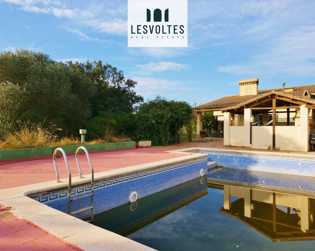 Vista exterior de Casa o xalet en venda en Bellcaire d'Empordà amb Calefacció, Jardí privat i Terrassa