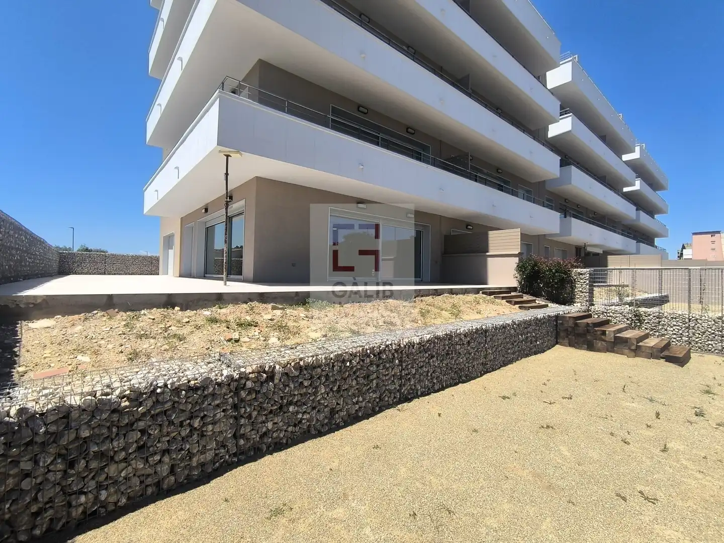 Außenansicht von Erdgeschoss zum Verkauf in Figueres mit Klimaanlage, Heizung und Terrasse