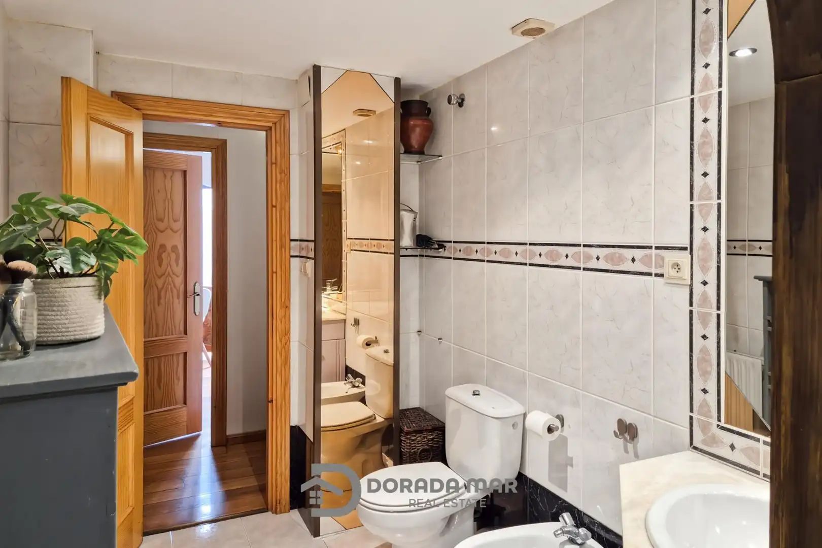 Bathroom of Apartments for sale in Jaca  with Heating, Storage room and Oven