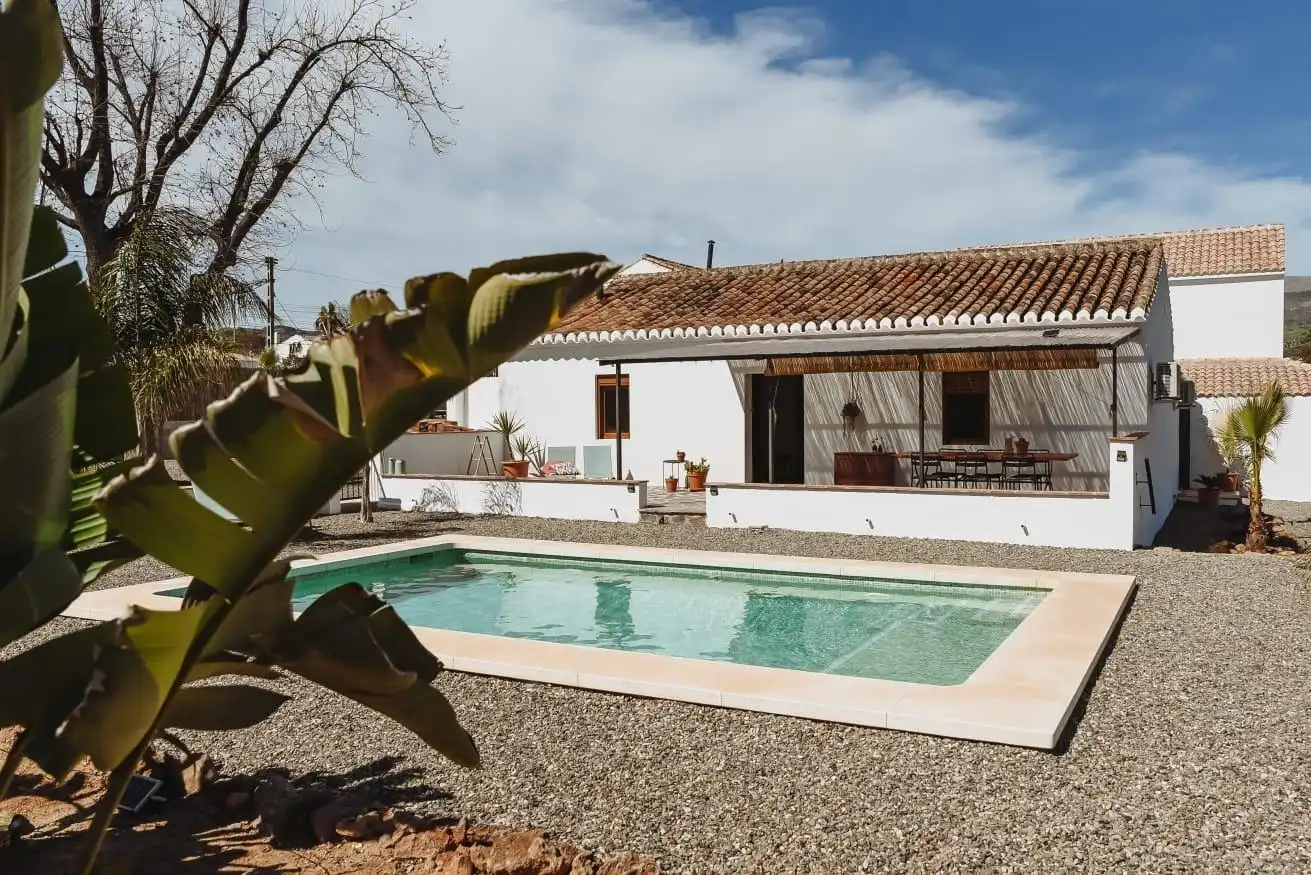 Schwimmbecken von Country house zum Verkauf in Álora mit Klimaanlage, Heizung und Privatgarten