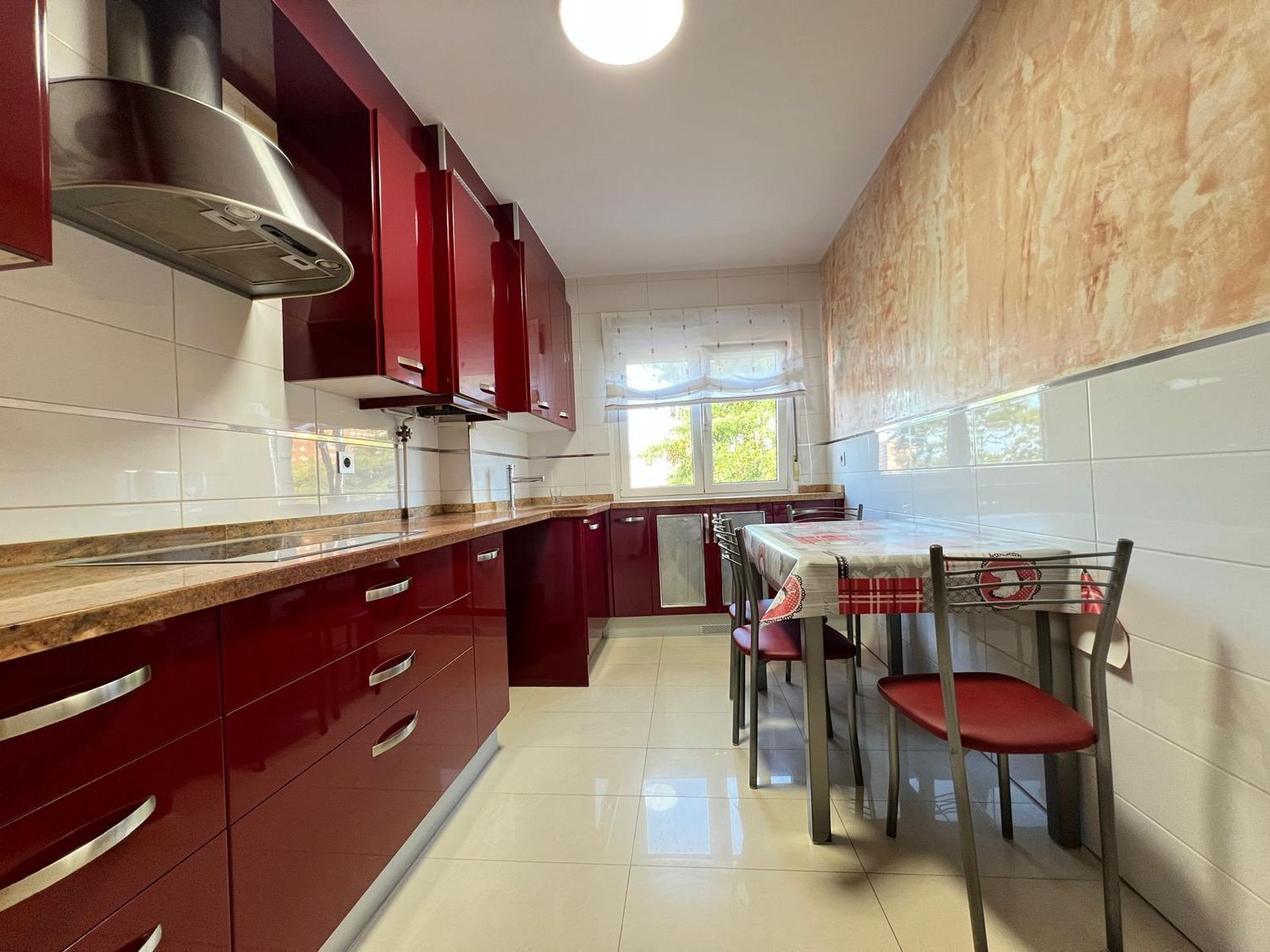 Cocina de Piso en venta en Gijón  con Calefacción, Trastero y Piscina