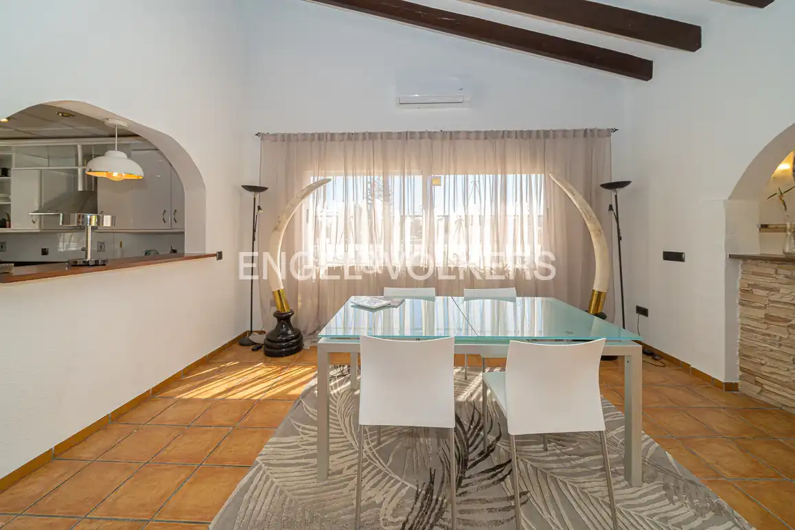 Comedor de Casa o chalet en venta en La Nucia con Aire acondicionado, Jardín privado y Piscina