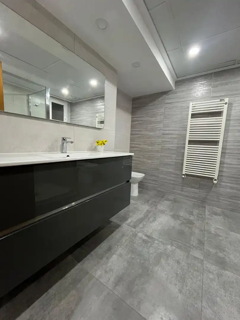 Badezimmer von Wohnung zur Miete in Castellón de la Plana / Castelló de la Plana mit Klimaanlage, Parkett und Möbliert