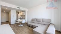 Living room of Flat to rent in  Madrid Capital  with Air Conditioner, Heating and Furnished