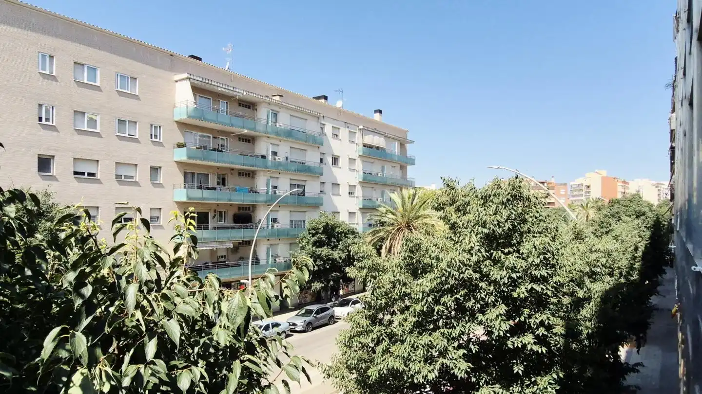 Vista exterior de Piso en venta en Terrassa con Calefacción y Balcón