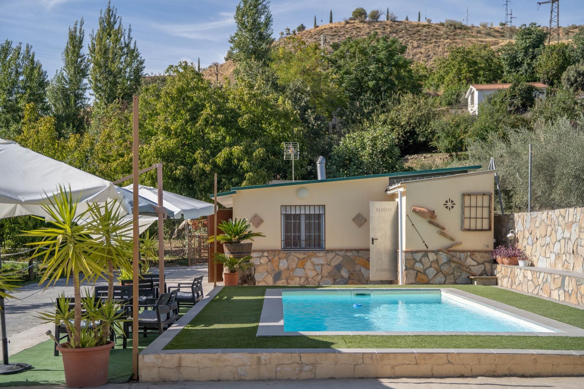 Piscina de Finca rústica en venda en Huétor Vega amb Aire condicionat, Jardí privat i Terrassa