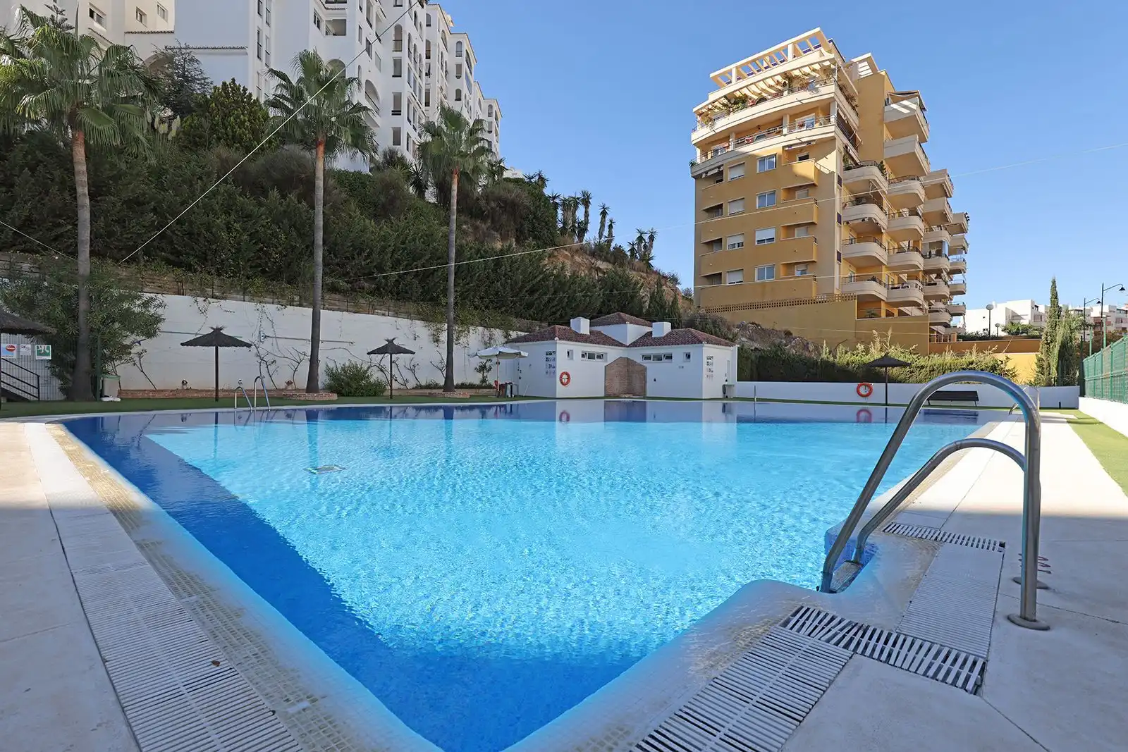 Piscina de Apartament de lloguer en Estepona amb Aire condicionat, Terrassa i Piscina
