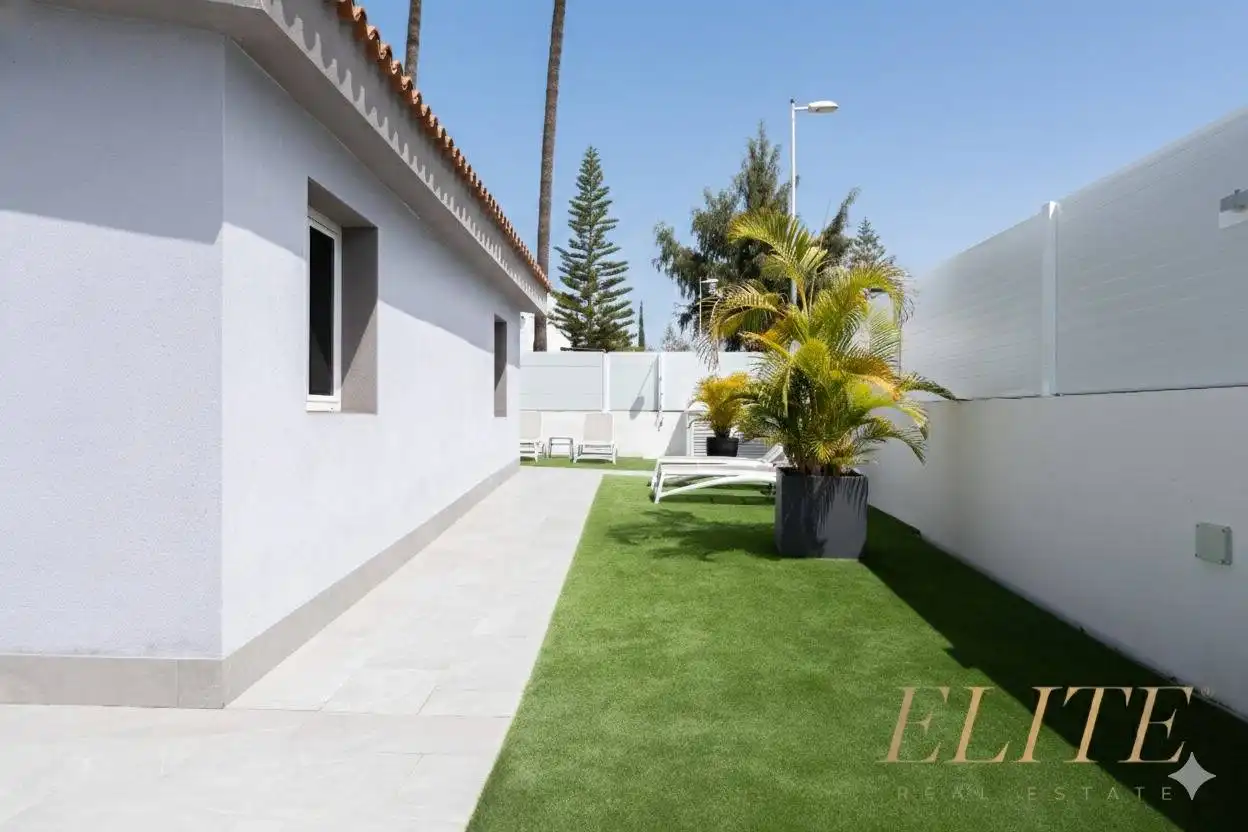 Terrace of Detached homes for sale in San Bartolomé de Tirajana  with Air Conditioner, Private garden and Parquet flooring