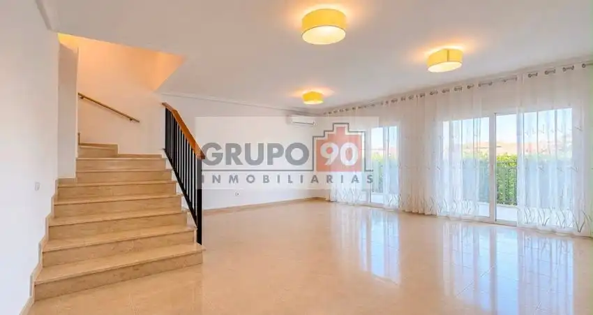 Wohnzimmer von Einfamilien-Reihenhaus zur Miete in Chiva mit Privatgarten, Terrasse und Schwimmbad