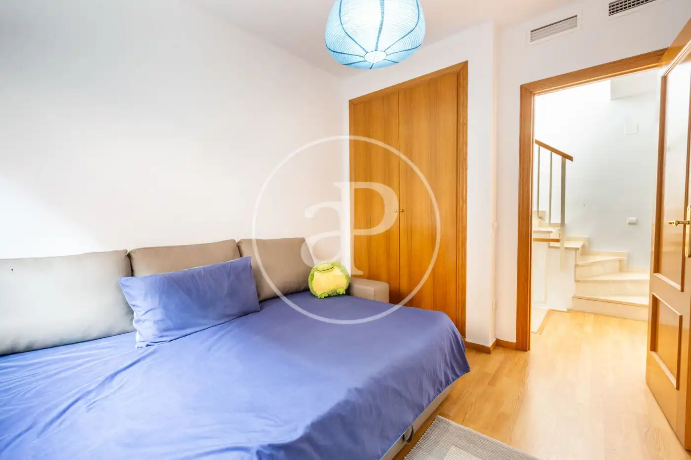 Habitación de Casa adosada en venta en Chiva con Aire acondicionado, Calefacción y Jardín privado