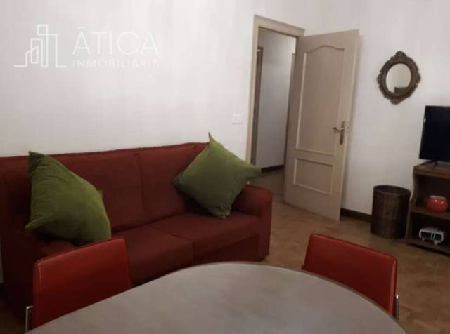 Piso en Alquiler en Salesas