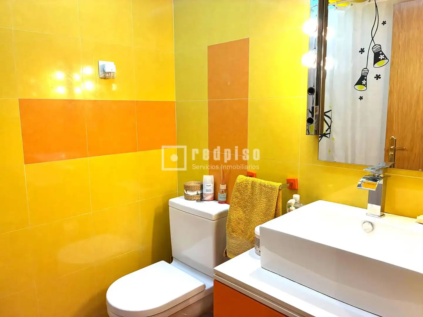 Baño de Piso en venta en Madrid con Aire acondicionado, Calefacción y Jardín privado
