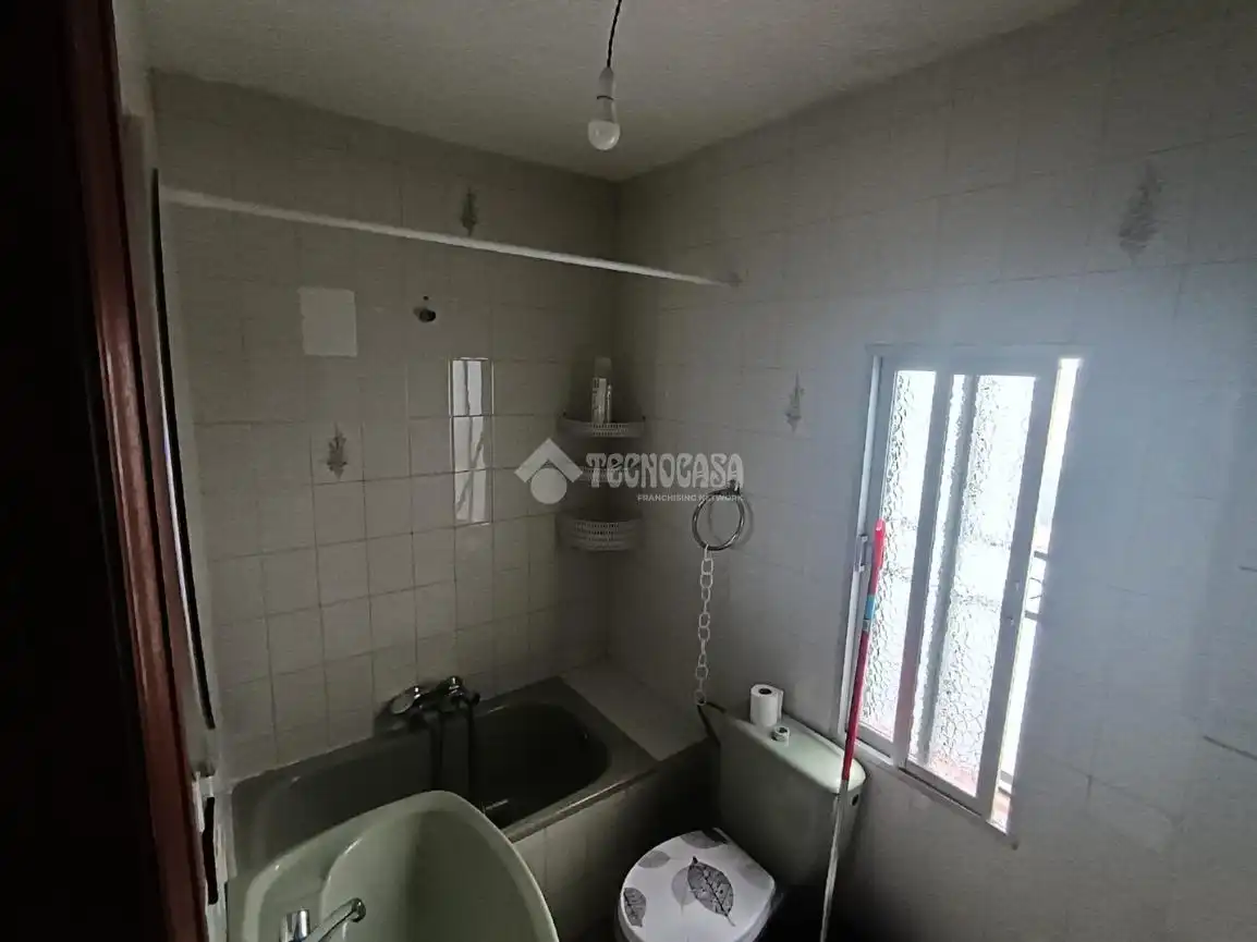 Badezimmer von Wohnung zur Miete in Calera y Chozas mit Balkon