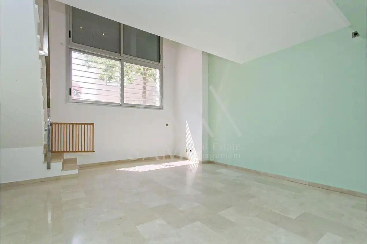 Wohnzimmer von Maisonette zum Verkauf in Barcelona