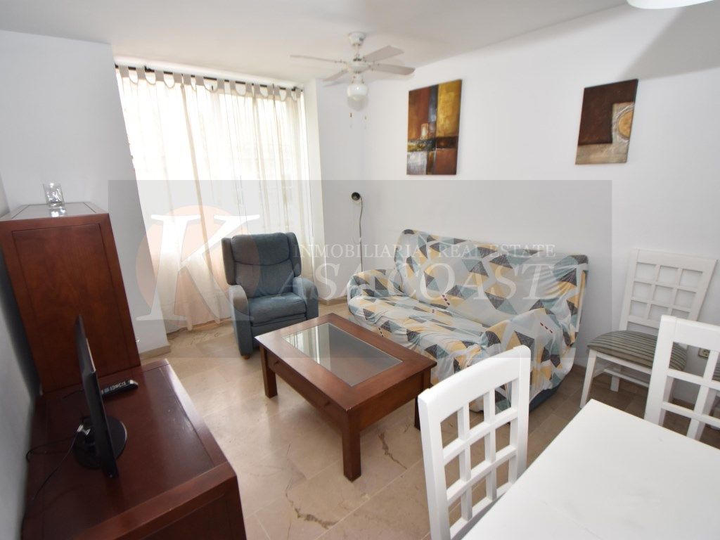 Sala d'estar de Pis en venda en Fuengirola amb Balcó