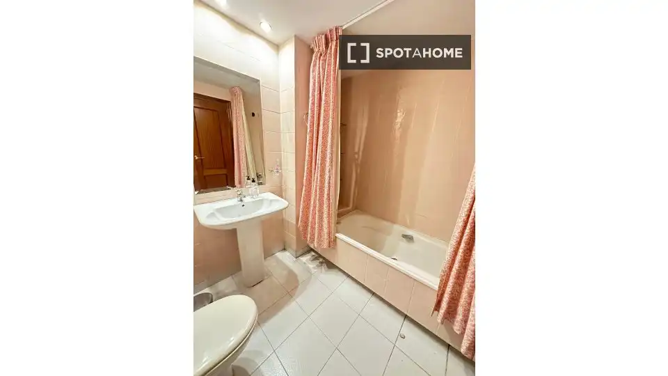 Room in Barrio de Zaidín