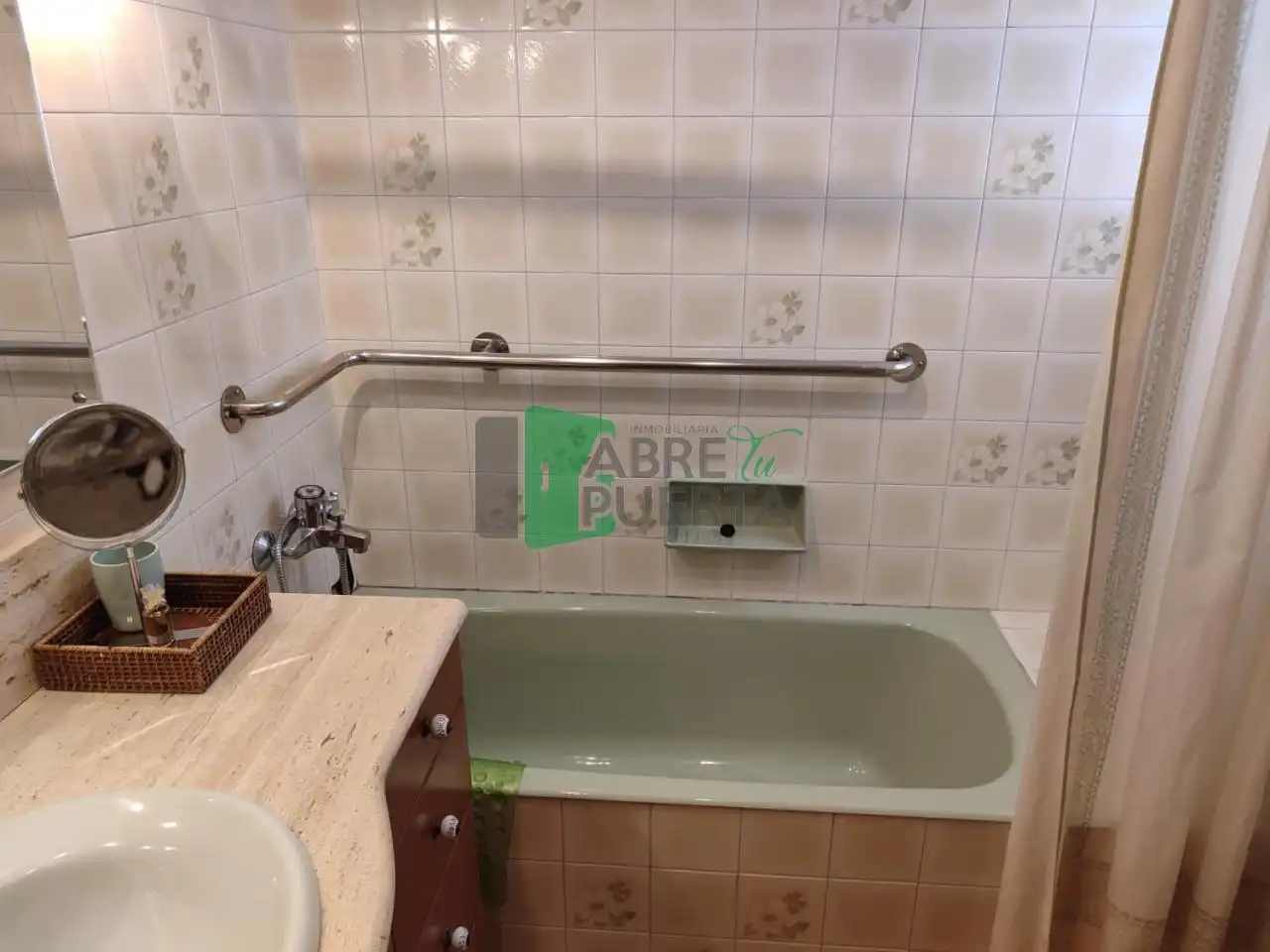Bathroom of Flat for sale in Ourense Capital   with Heating, Parquet flooring and Storage room