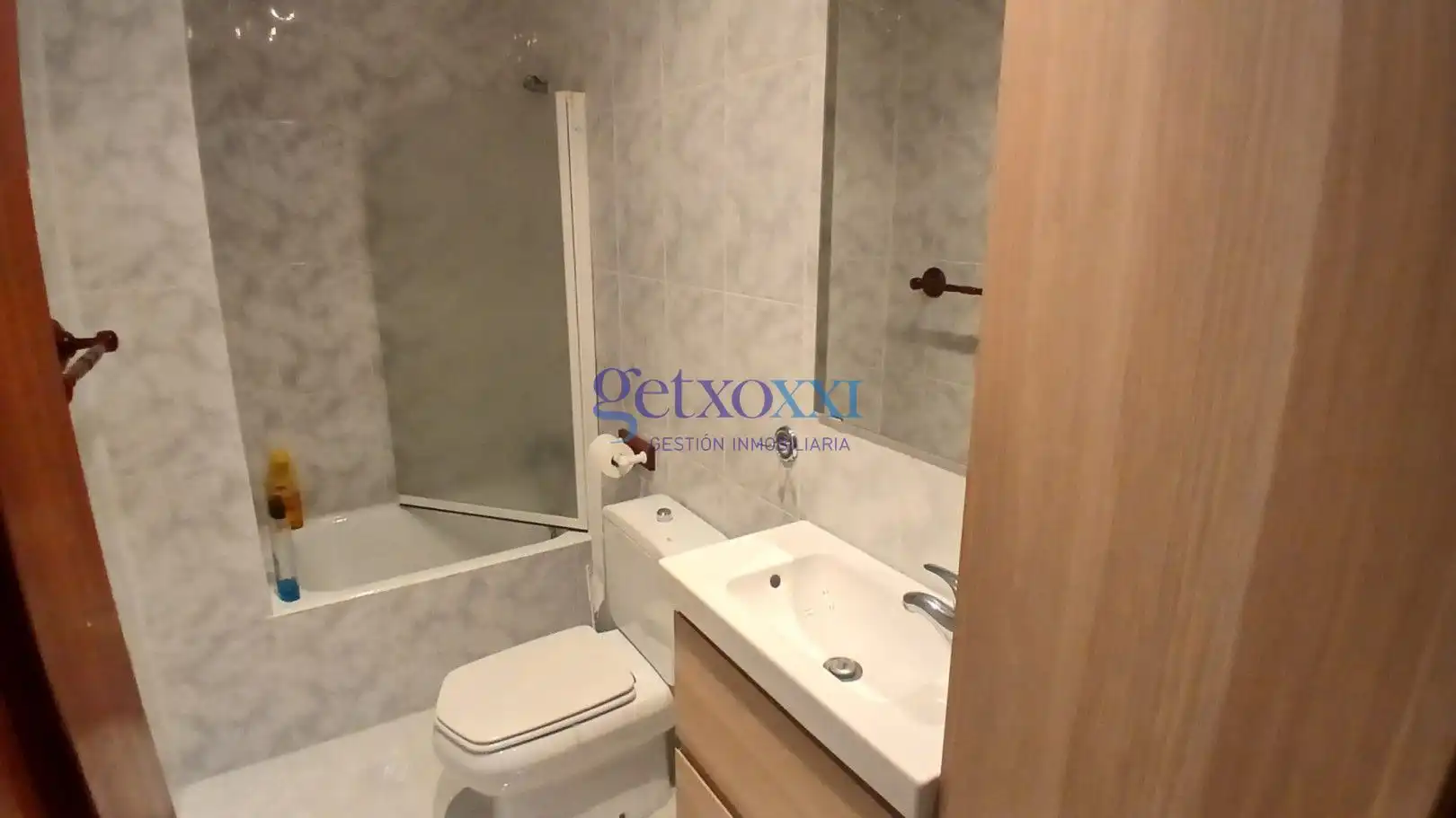 Bathroom of Flat for rent in Getxo   with Heating and Furnished