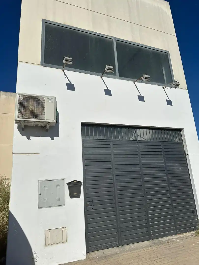 Vista exterior de Nave industrial en venta en Córdoba