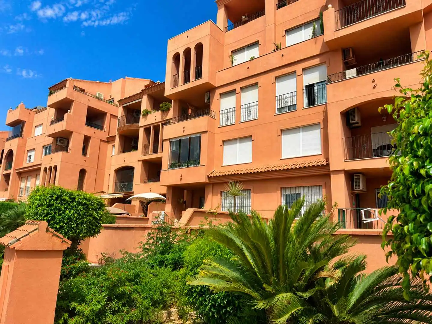 Vista exterior de Planta baja en venta en Manilva con Jardín privado, Terraza y Trastero