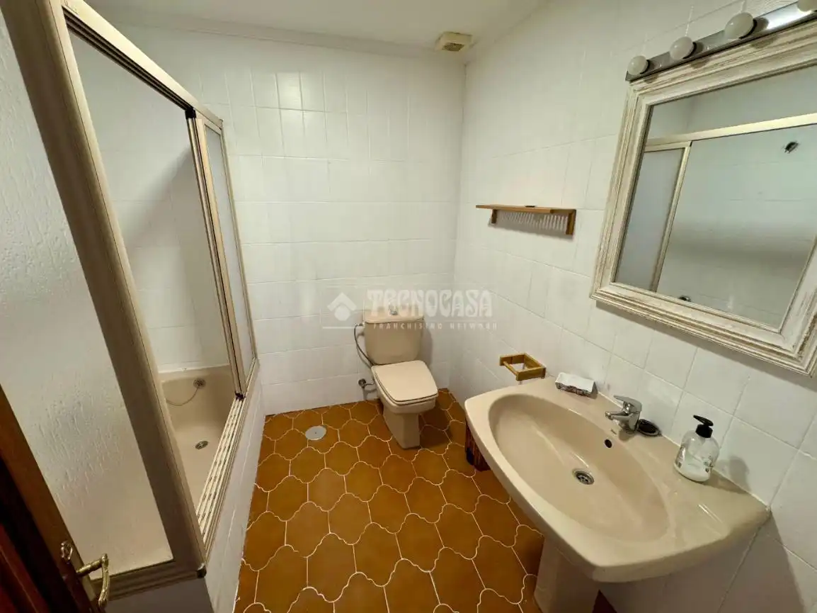 Casa adosada en venta en El Astillero