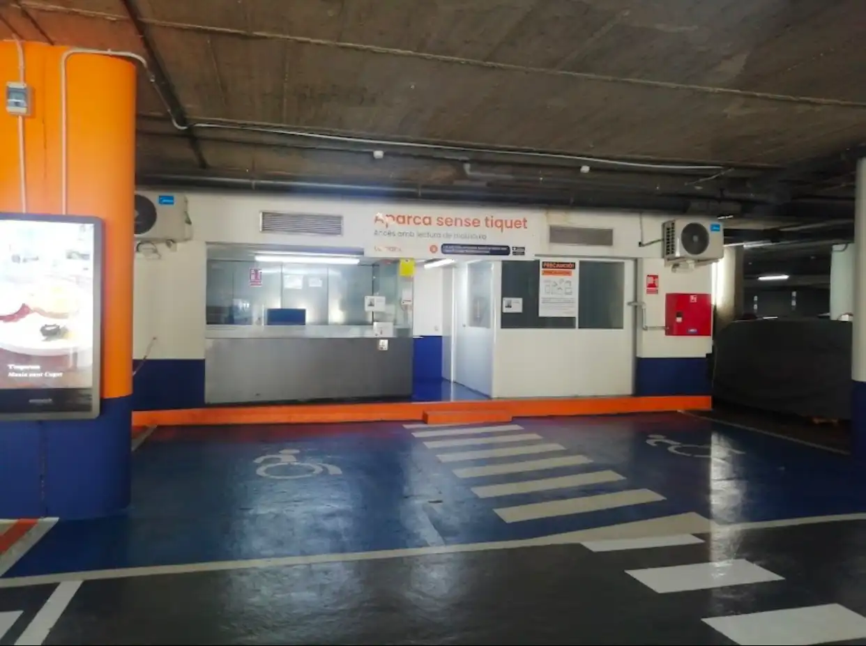 Garaje de alquiler en Sant Cugat del Vallès con Alarma