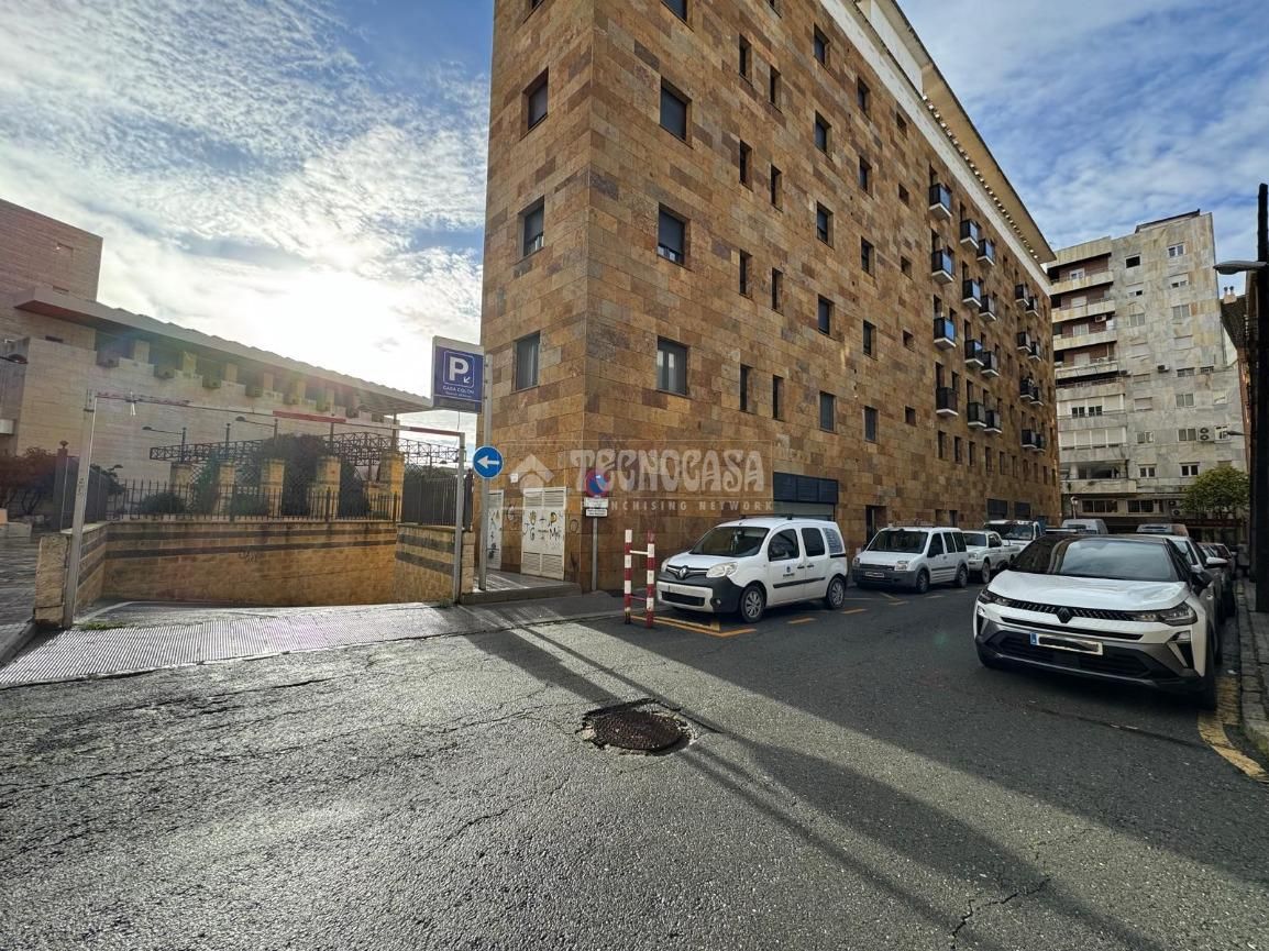 Aparcament de Pis en venda en  Huelva Capital amb Aire condicionat i Balcó