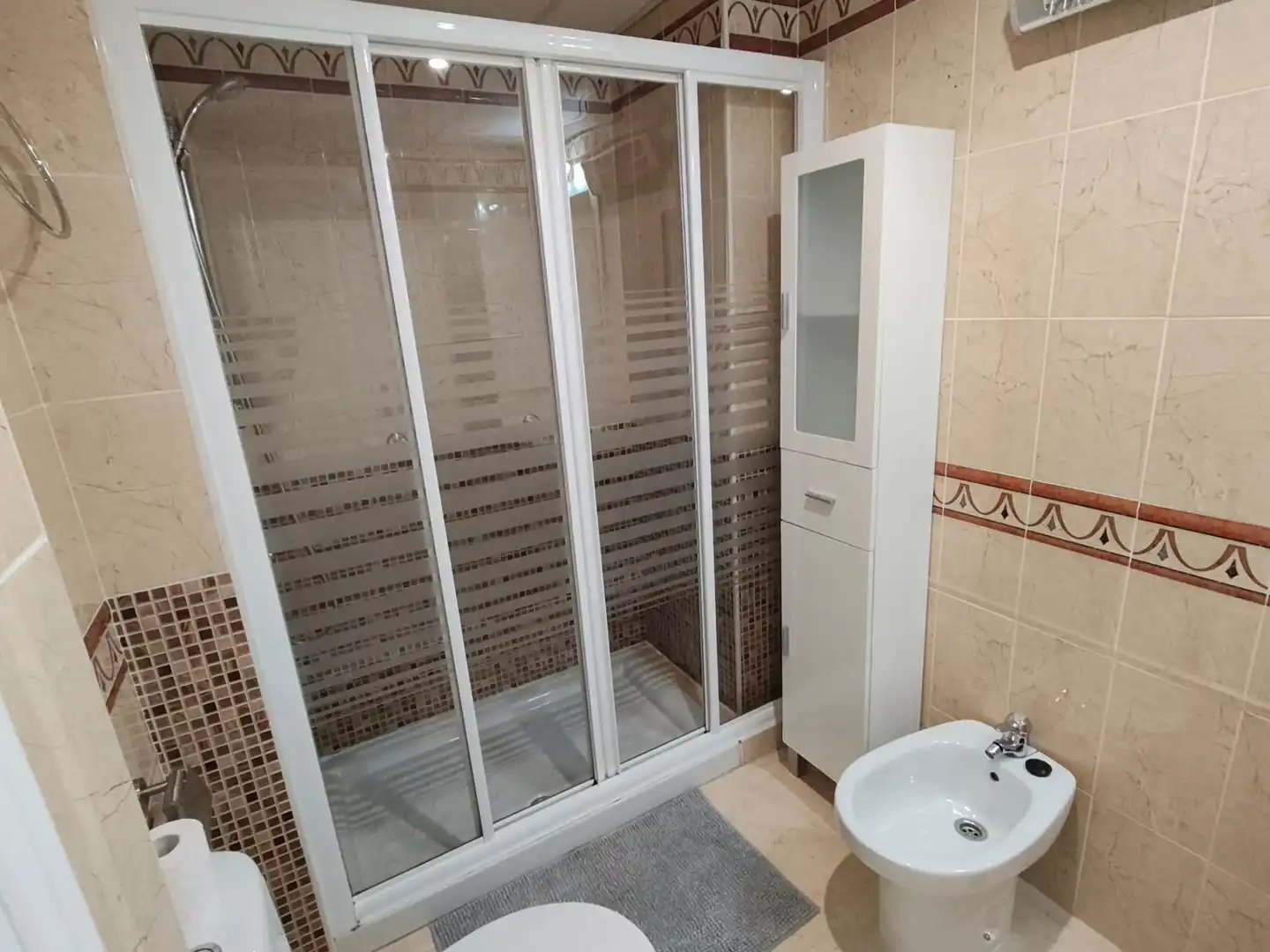 Bathroom of Flat for rent in Sevilla  with Air Conditioner, Terrace and Furnished