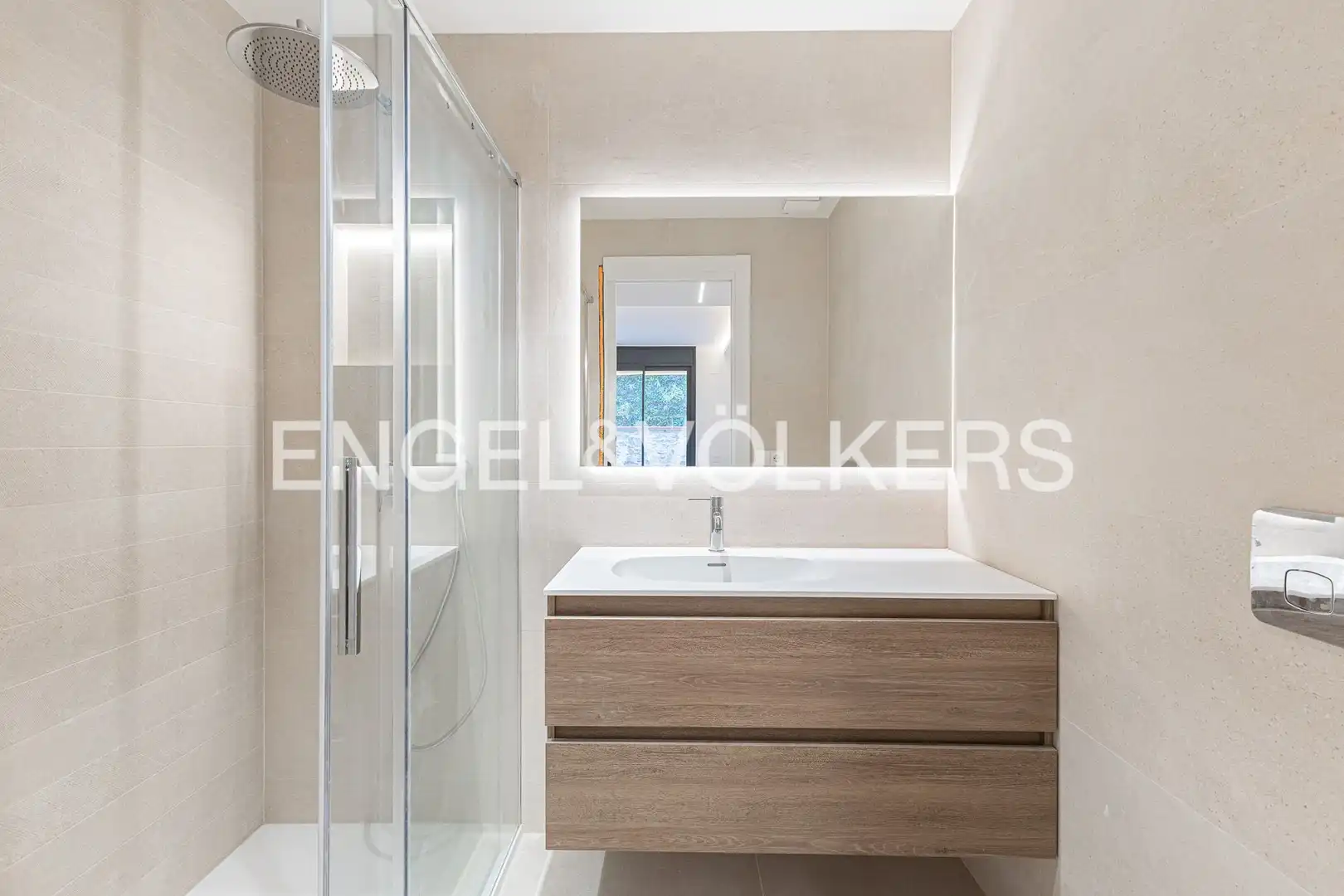 Bathroom of Flat for sale in Barcelona  with Air Conditioner, Heating and Private garden