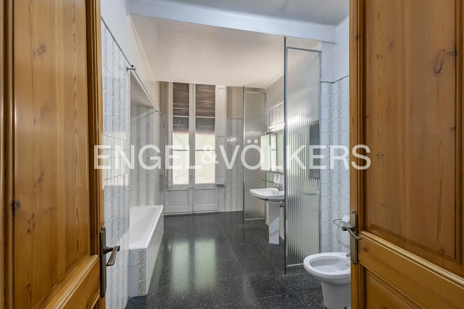 Baño de Casa o chalet en venta en Sant Boi de Llobregat con Aire acondicionado, Calefacción y Jardín privado