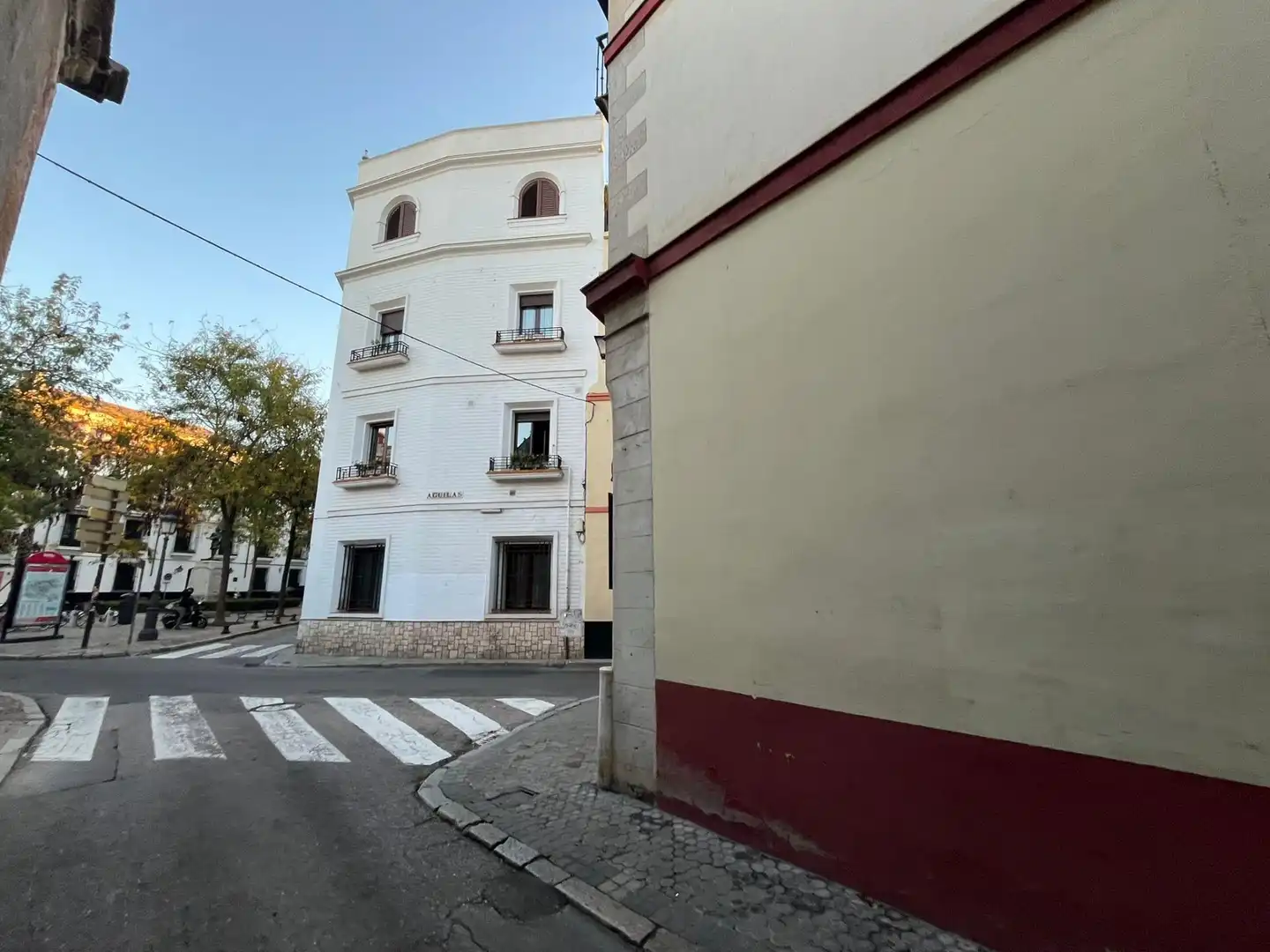 Außenansicht von Maisonette zum Verkauf in Sevilla mit Klimaanlage, Möbliert und Balkon