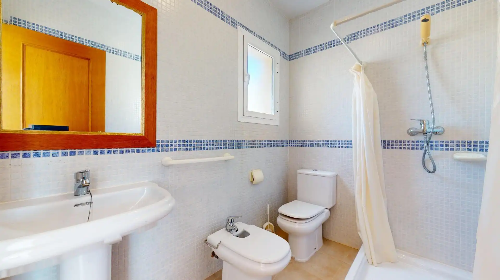 Badezimmer von Wohnungen zum Verkauf in Los Alcázares mit Terrasse und Balkon