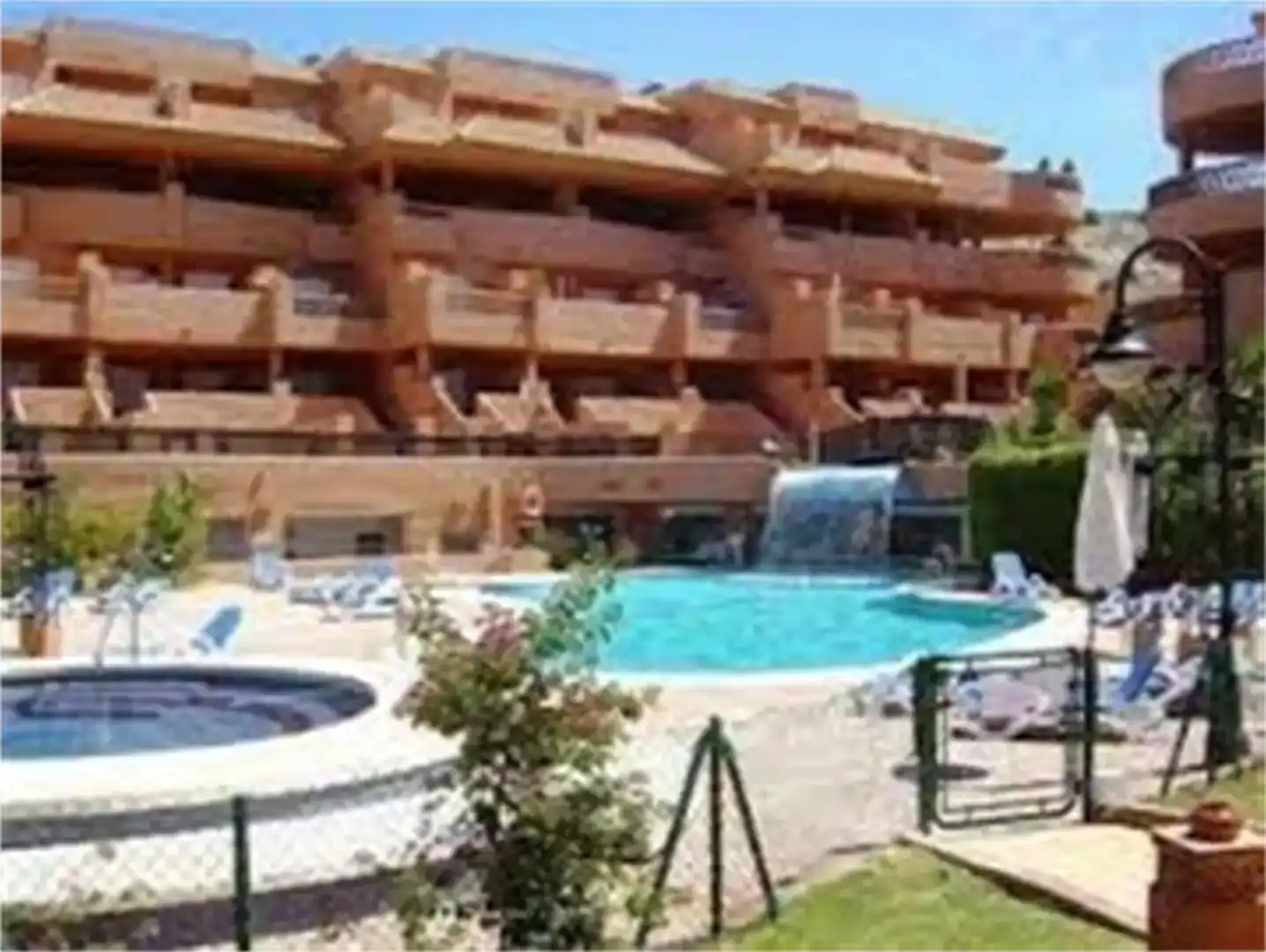 Vista exterior de Apartament de lloguer en El Ejido amb Aire condicionat, Jardí privat i Piscina