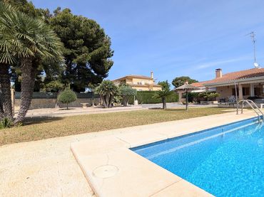 Xalet amb piscina en venda a Partida Siprerets