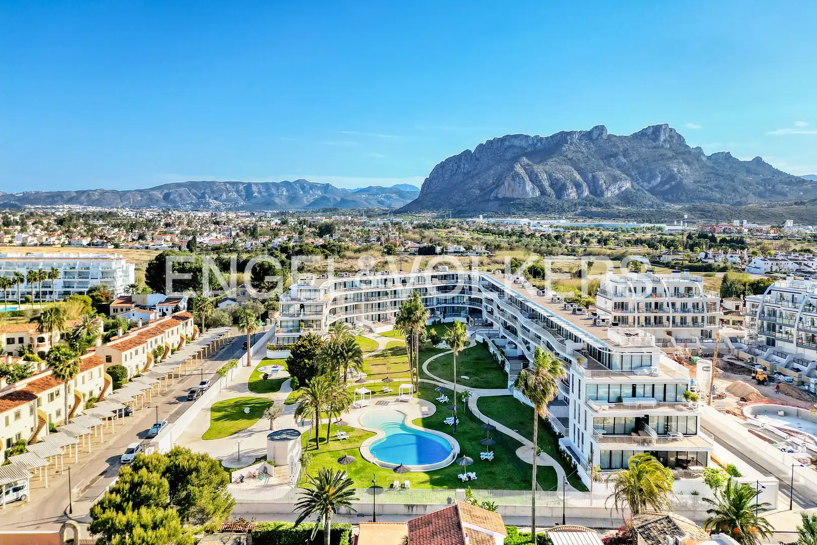 Vista exterior de Ático en venta en Dénia con Calefacción, Terraza y Piscina