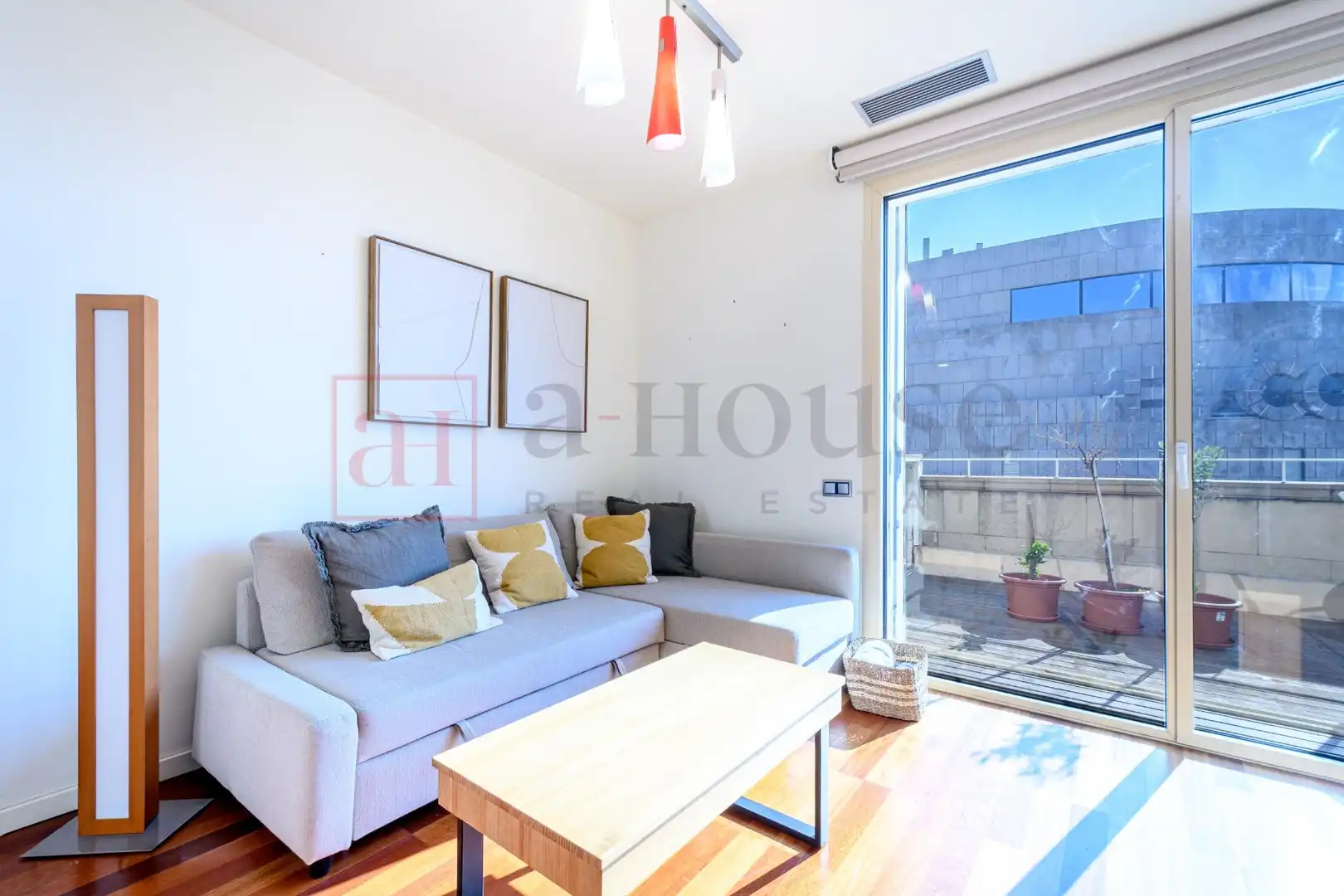 Sala de estar de Ático en venta en Barcelona con Aire acondicionado, Calefacción y Parquet