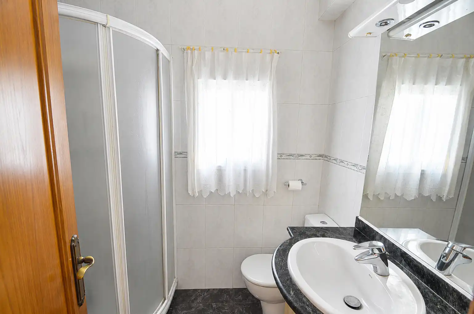Bathroom of Flat for sale in Vinaròs  with Air Conditioner, Heating and Furnished