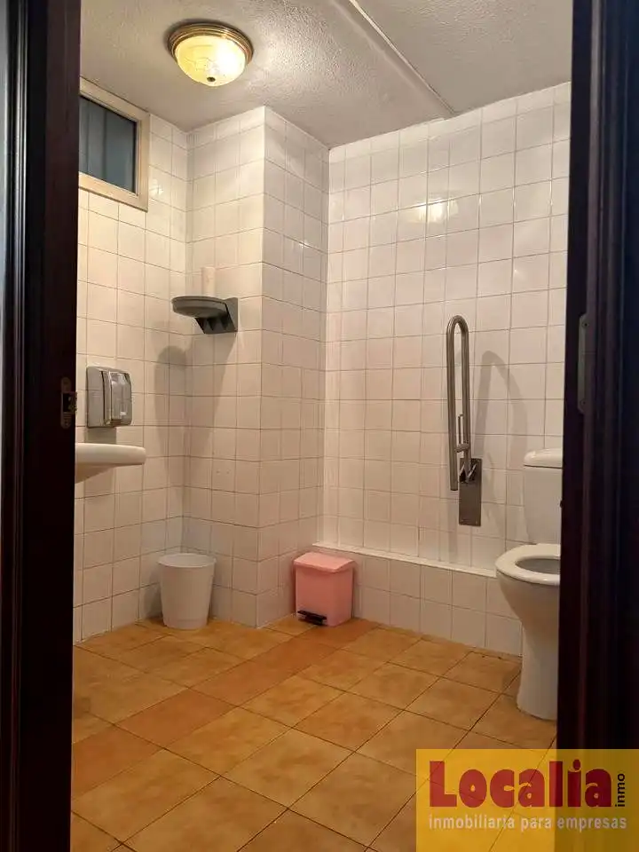 Baño de Local de alquiler en Santander