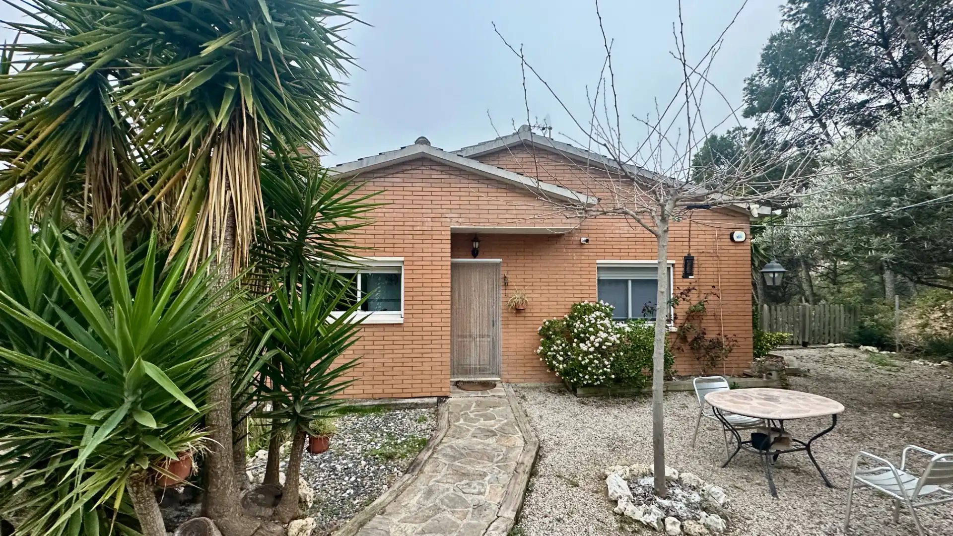 Vista exterior de Casa o xalet en venda en Rubí amb Aire condicionat, Calefacció i Jardí privat
