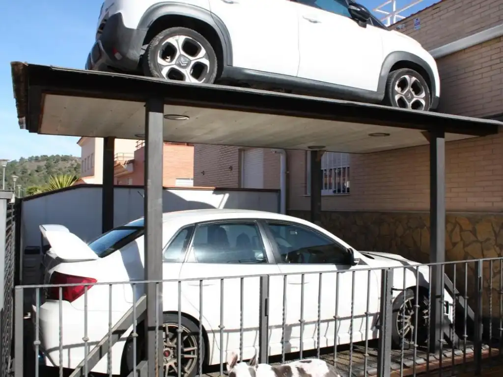 Aparcament de Casa adosada en venda en Alfara de la Baronia
